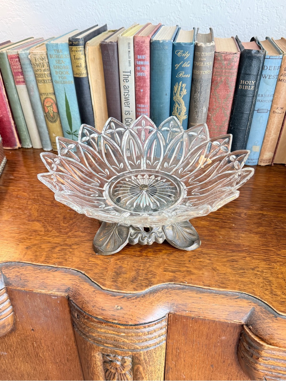Vintage Federal Glass “Petals”  Lotus Pedestal Bowl – Hollywood Regency - Picture 3 of 15